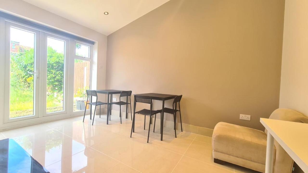 Cosy Room In East Ham London Exterior photo
