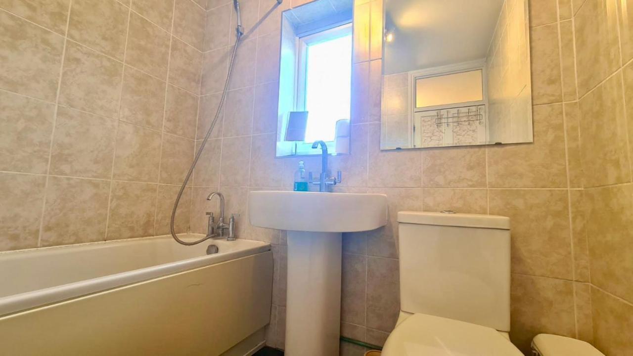 Cosy Room In East Ham London Exterior photo